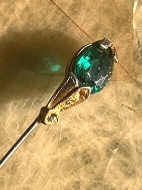 Vintage Emerald Green Faceted Glass Stick Pin – Gold Tone Lapel Hat Pin 2.5”